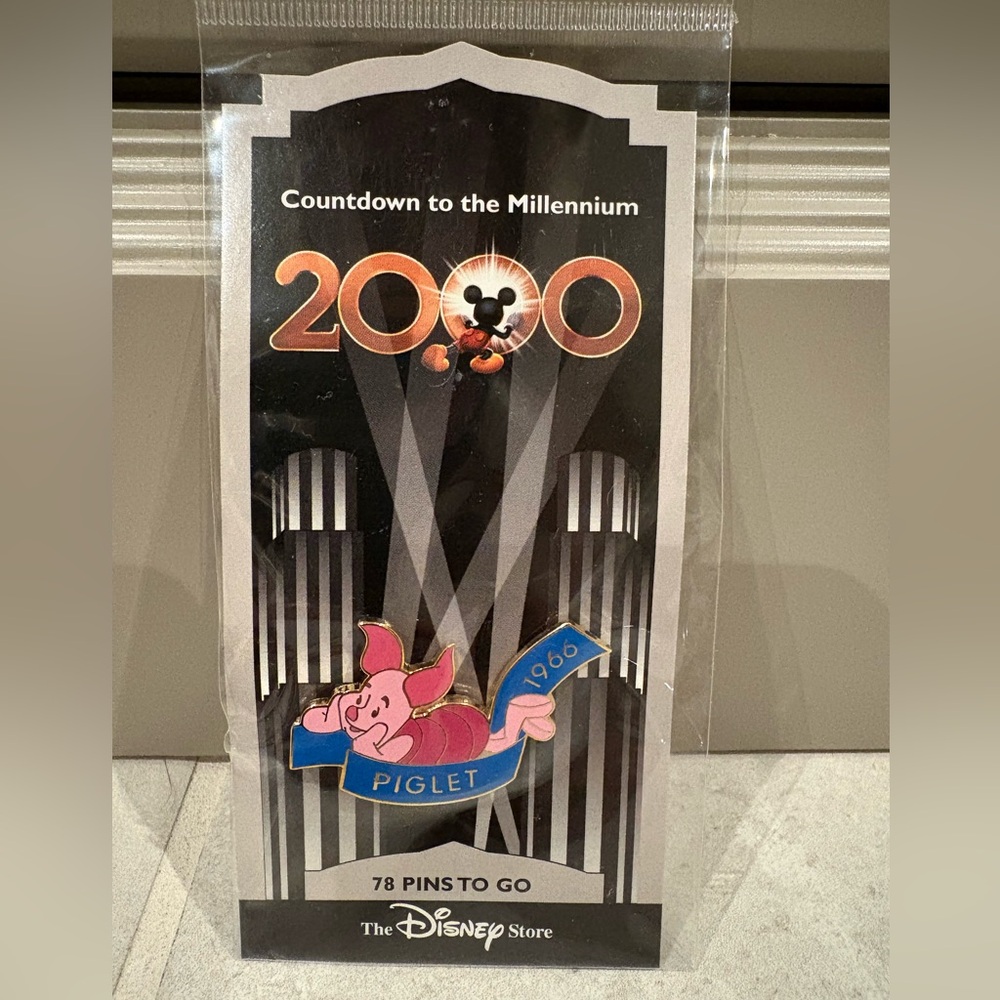 NWT• Disney “Countdown To The Millennium” Piglet Collectible Pin